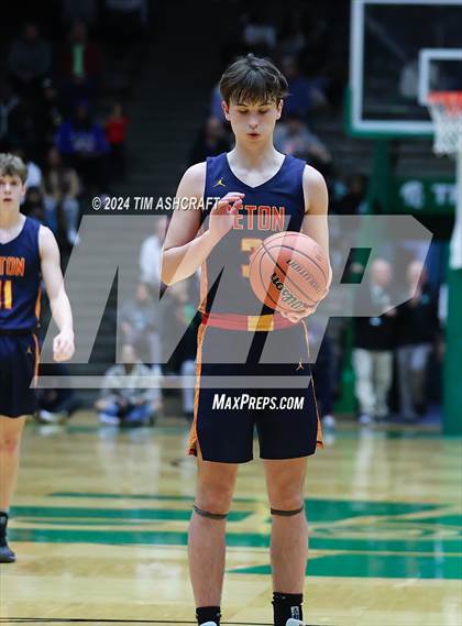 Thumbnail 2 in Seton Catholic vs Liberty Christian (IHSAA 3A Regional 27 Final) photogallery.