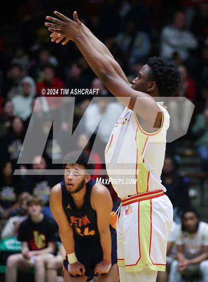 Thumbnail 3 in Seton Catholic vs Liberty Christian (IHSAA 3A Regional 27 Final) photogallery.