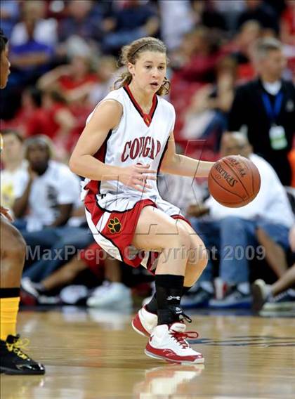 Thumbnail 1 in Brea Olinda vs. Carondelet (CIF State D2 Final) photogallery.