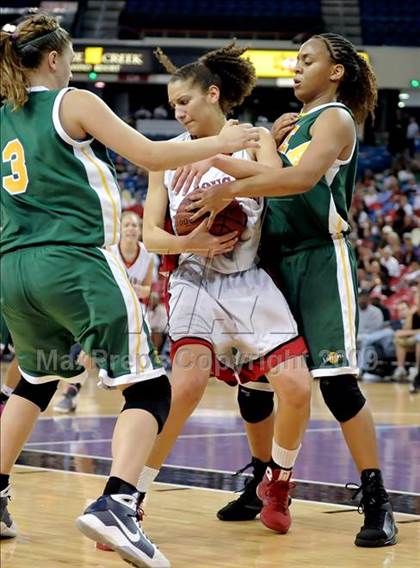 Thumbnail 1 in Brea Olinda vs. Carondelet (CIF State D2 Final) photogallery.