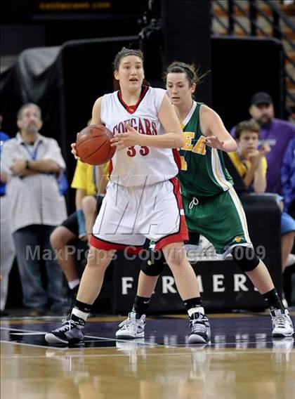 Thumbnail 1 in Brea Olinda vs. Carondelet (CIF State D2 Final) photogallery.