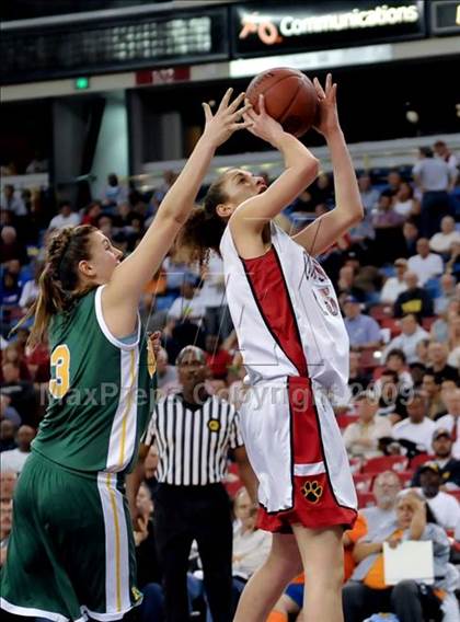 Thumbnail 1 in Brea Olinda vs. Carondelet (CIF State D2 Final) photogallery.