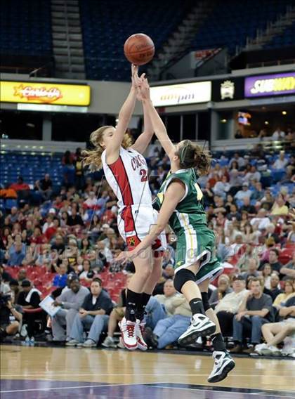 Thumbnail 2 in Brea Olinda vs. Carondelet (CIF State D2 Final) photogallery.