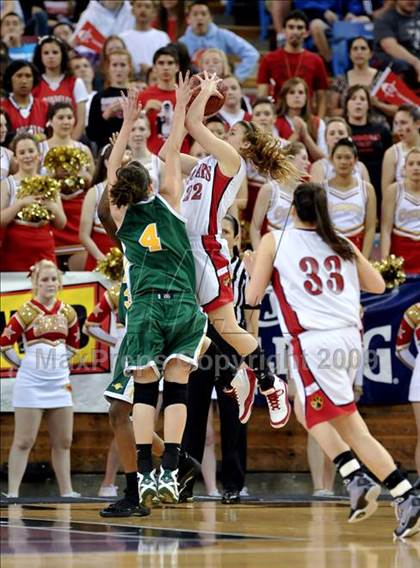 Thumbnail 2 in Brea Olinda vs. Carondelet (CIF State D2 Final) photogallery.