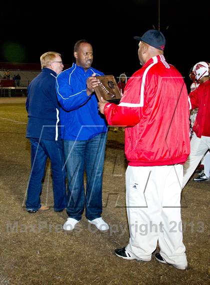 Thumbnail 3 in View Park vs. Bakersfield Christian (CIF SoCal Regional D4 Final) photogallery.