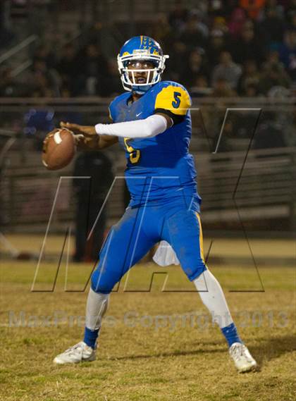 Thumbnail 3 in View Park vs. Bakersfield Christian (CIF SoCal Regional D4 Final) photogallery.