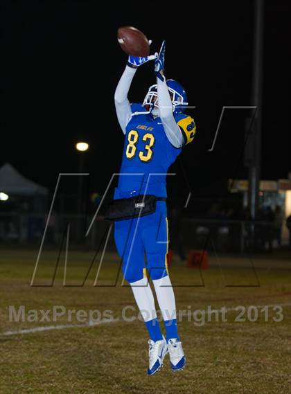 Thumbnail 2 in View Park vs. Bakersfield Christian (CIF SoCal Regional D4 Final) photogallery.
