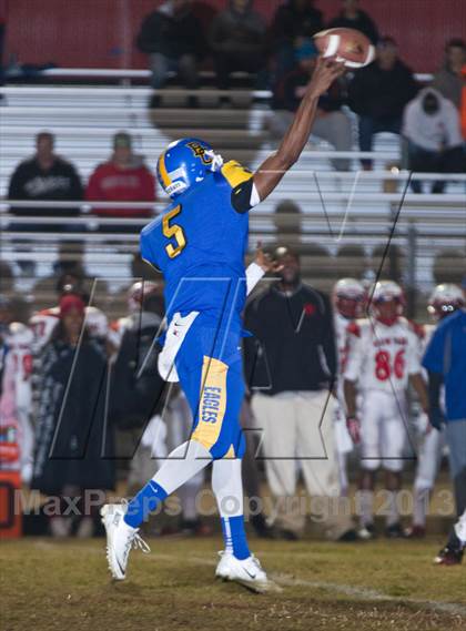 Thumbnail 3 in View Park vs. Bakersfield Christian (CIF SoCal Regional D4 Final) photogallery.