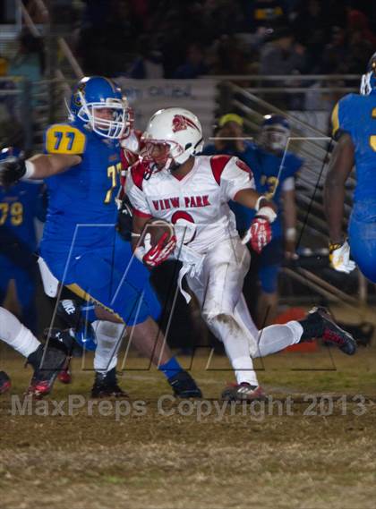 Thumbnail 2 in View Park vs. Bakersfield Christian (CIF SoCal Regional D4 Final) photogallery.
