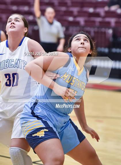 Thumbnail 3 in Edinburg vs McAllen Memorial (NEISD Invitational) photogallery.