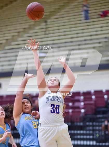 Thumbnail 3 in Edinburg vs McAllen Memorial (NEISD Invitational) photogallery.
