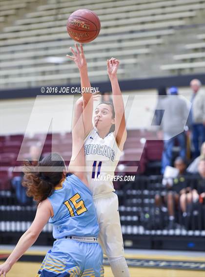 Thumbnail 3 in Edinburg vs McAllen Memorial (NEISD Invitational) photogallery.