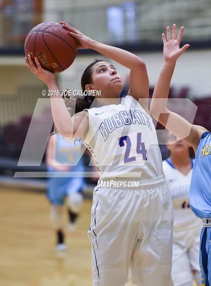 Thumbnail 3 in Edinburg vs McAllen Memorial (NEISD Invitational) photogallery.