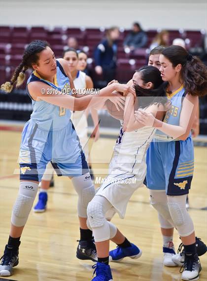 Thumbnail 3 in Edinburg vs McAllen Memorial (NEISD Invitational) photogallery.