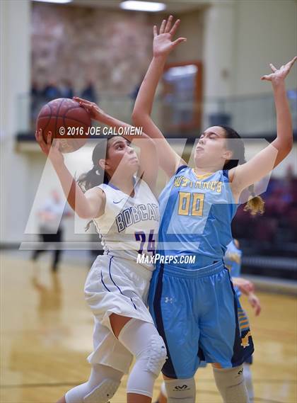 Thumbnail 1 in Edinburg vs McAllen Memorial (NEISD Invitational) photogallery.