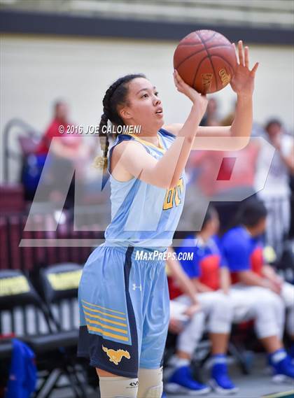 Thumbnail 2 in Edinburg vs McAllen Memorial (NEISD Invitational) photogallery.