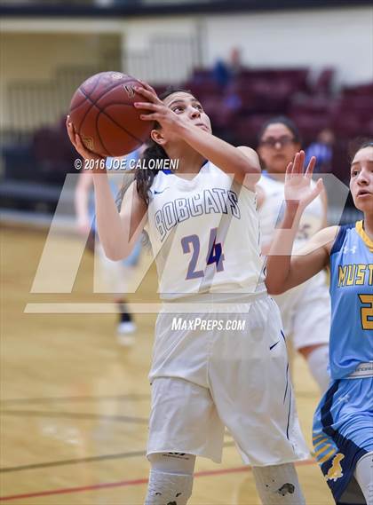 Thumbnail 2 in Edinburg vs McAllen Memorial (NEISD Invitational) photogallery.