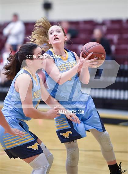 Thumbnail 3 in Edinburg vs McAllen Memorial (NEISD Invitational) photogallery.