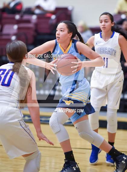 Thumbnail 3 in Edinburg vs McAllen Memorial (NEISD Invitational) photogallery.