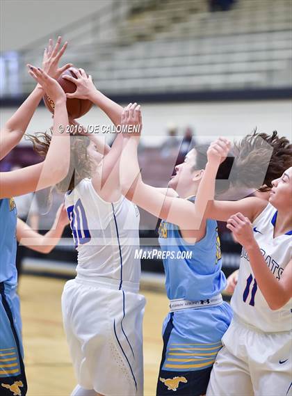 Thumbnail 3 in Edinburg vs McAllen Memorial (NEISD Invitational) photogallery.