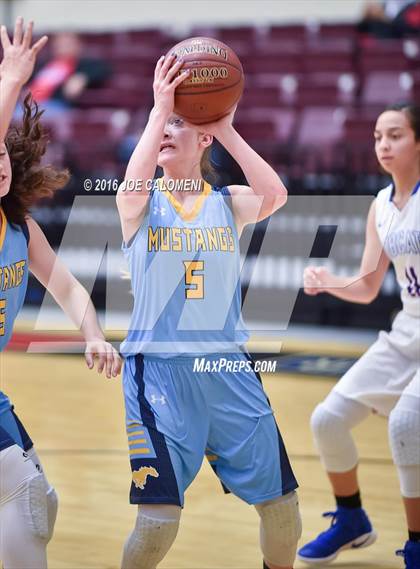 Thumbnail 1 in Edinburg vs McAllen Memorial (NEISD Invitational) photogallery.