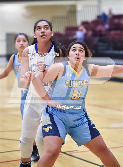 Thumbnail 3 in Edinburg vs McAllen Memorial (NEISD Invitational) photogallery.