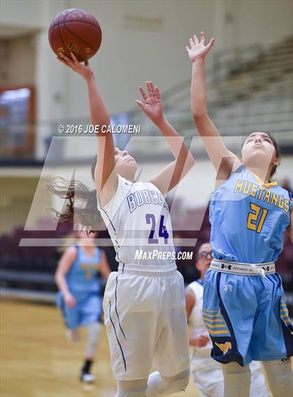 Thumbnail 2 in Edinburg vs McAllen Memorial (NEISD Invitational) photogallery.