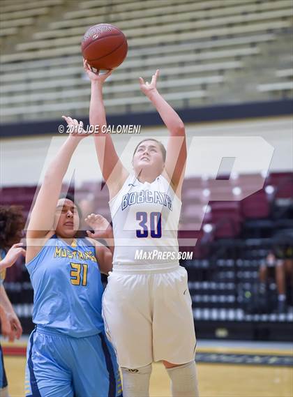 Thumbnail 2 in Edinburg vs McAllen Memorial (NEISD Invitational) photogallery.