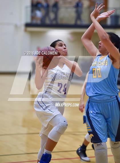 Thumbnail 3 in Edinburg vs McAllen Memorial (NEISD Invitational) photogallery.