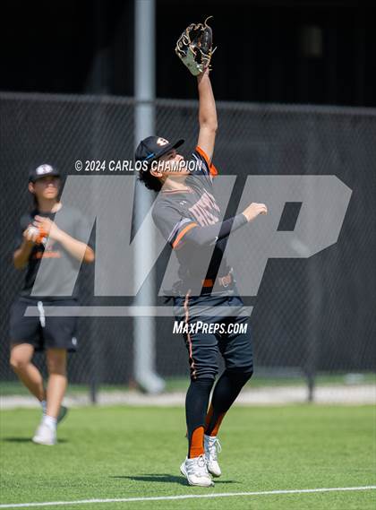 Thumbnail 1 in United vs. Hutto (LISD Tournament) photogallery.