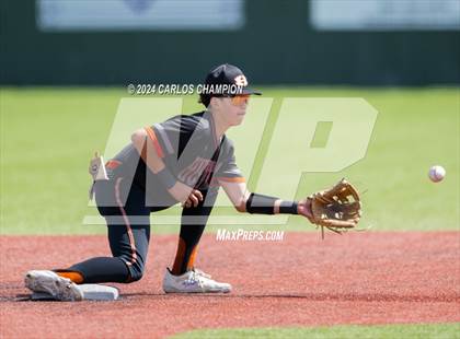 Thumbnail 3 in United vs. Hutto (LISD Tournament) photogallery.