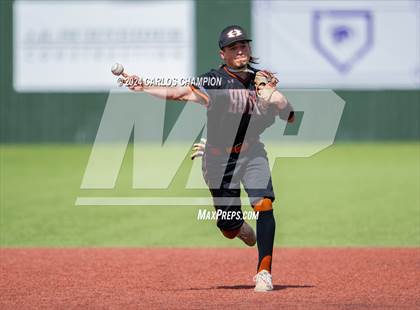 Thumbnail 3 in United vs. Hutto (LISD Tournament) photogallery.