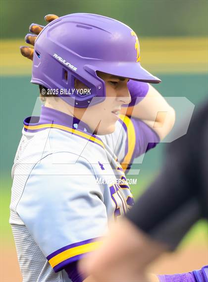 Thumbnail 2 in Grand Saline vs Edgewood photogallery.