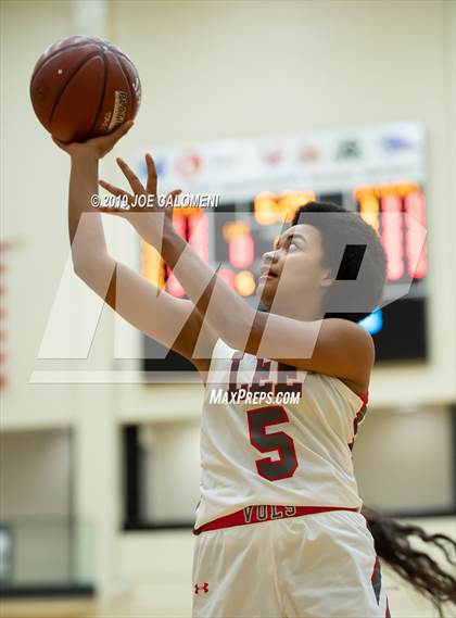 Thumbnail 1 in Lee [Robert E.] vs Antonian Prep photogallery.