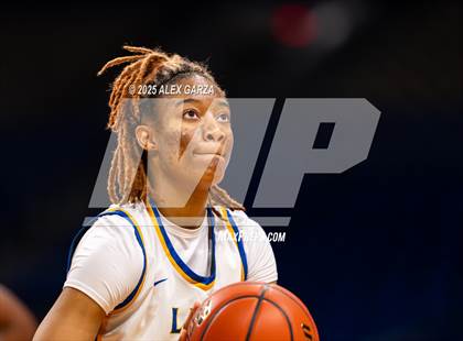 Thumbnail 3 in Boswell vs. Fort Bend Hightower (UIL 6A Basketball Division II Final) photogallery.
