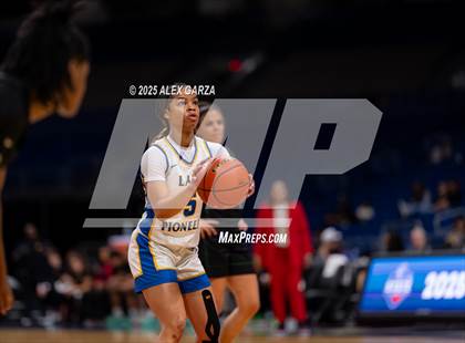 Thumbnail 3 in Boswell vs. Fort Bend Hightower (UIL 6A Basketball Division II Final) photogallery.