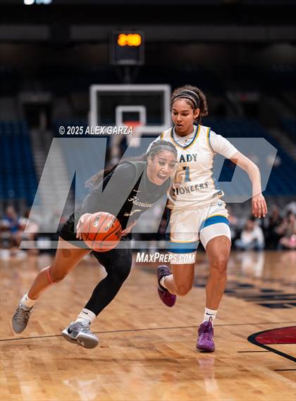 Thumbnail 1 in Boswell vs. Fort Bend Hightower (UIL 6A Basketball Division II Final) photogallery.