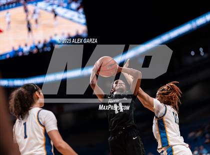 Thumbnail 1 in Boswell vs. Fort Bend Hightower (UIL 6A Basketball Division II Final) photogallery.