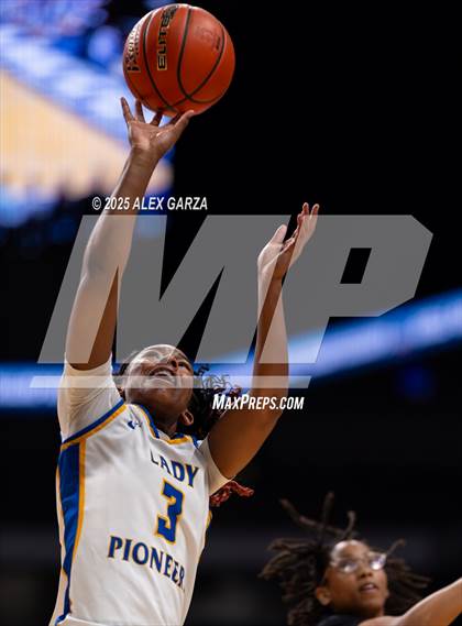 Thumbnail 3 in Boswell vs. Fort Bend Hightower (UIL 6A Basketball Division II Final) photogallery.