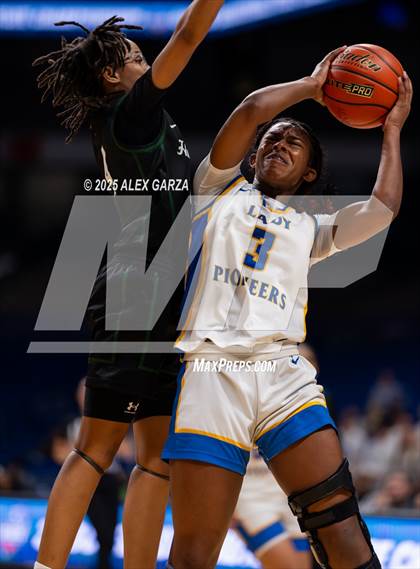 Thumbnail 1 in Boswell vs. Fort Bend Hightower (UIL 6A Basketball Division II Final) photogallery.