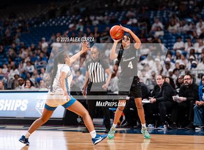 Thumbnail 1 in Boswell vs. Fort Bend Hightower (UIL 6A Basketball Division II Final) photogallery.