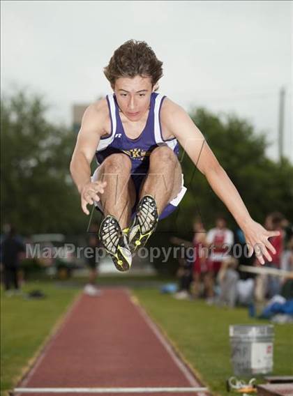 Thumbnail 1 in St. John's Finnegan Invitational photogallery.
