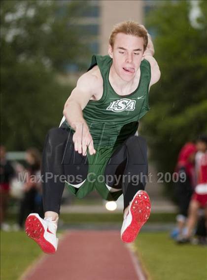 Thumbnail 3 in St. John's Finnegan Invitational photogallery.