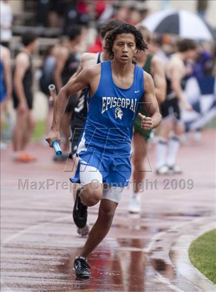 Thumbnail 2 in St. John's Finnegan Invitational photogallery.