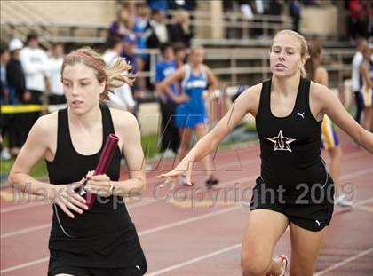 Thumbnail 2 in St. John's Finnegan Invitational photogallery.