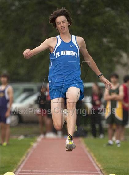 Thumbnail 2 in St. John's Finnegan Invitational photogallery.