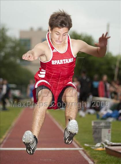 Thumbnail 1 in St. John's Finnegan Invitational photogallery.