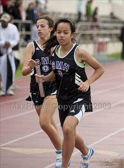 Thumbnail 2 in St. John's Finnegan Invitational photogallery.