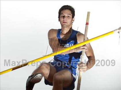 Thumbnail 3 in St. John's Finnegan Invitational photogallery.