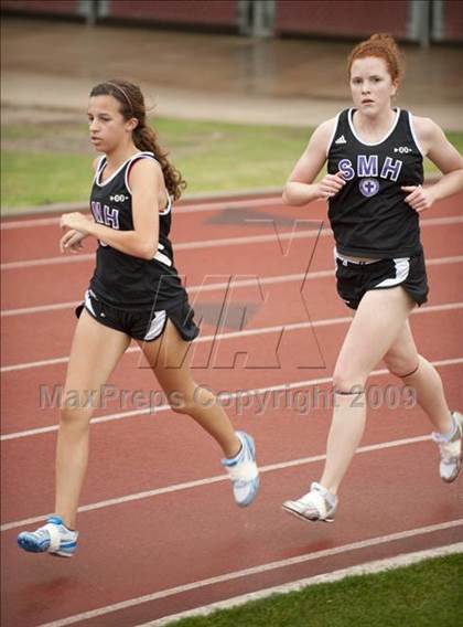Thumbnail 2 in St. John's Finnegan Invitational photogallery.